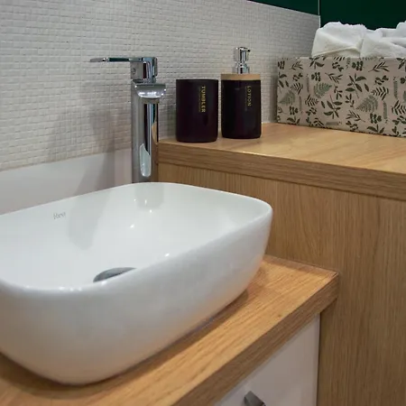 Tercet, Sonata Lägenhet